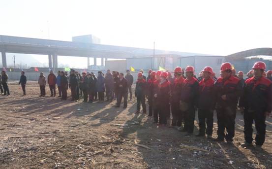 揚鞭策馬喜圓發(fā)展夢，萬眾一心共筑新長城