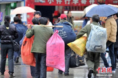 聚焦春節(jié)&ldquo;恐歸族&rdquo;：近鄉(xiāng)情怯，恐懼何來？(圖)